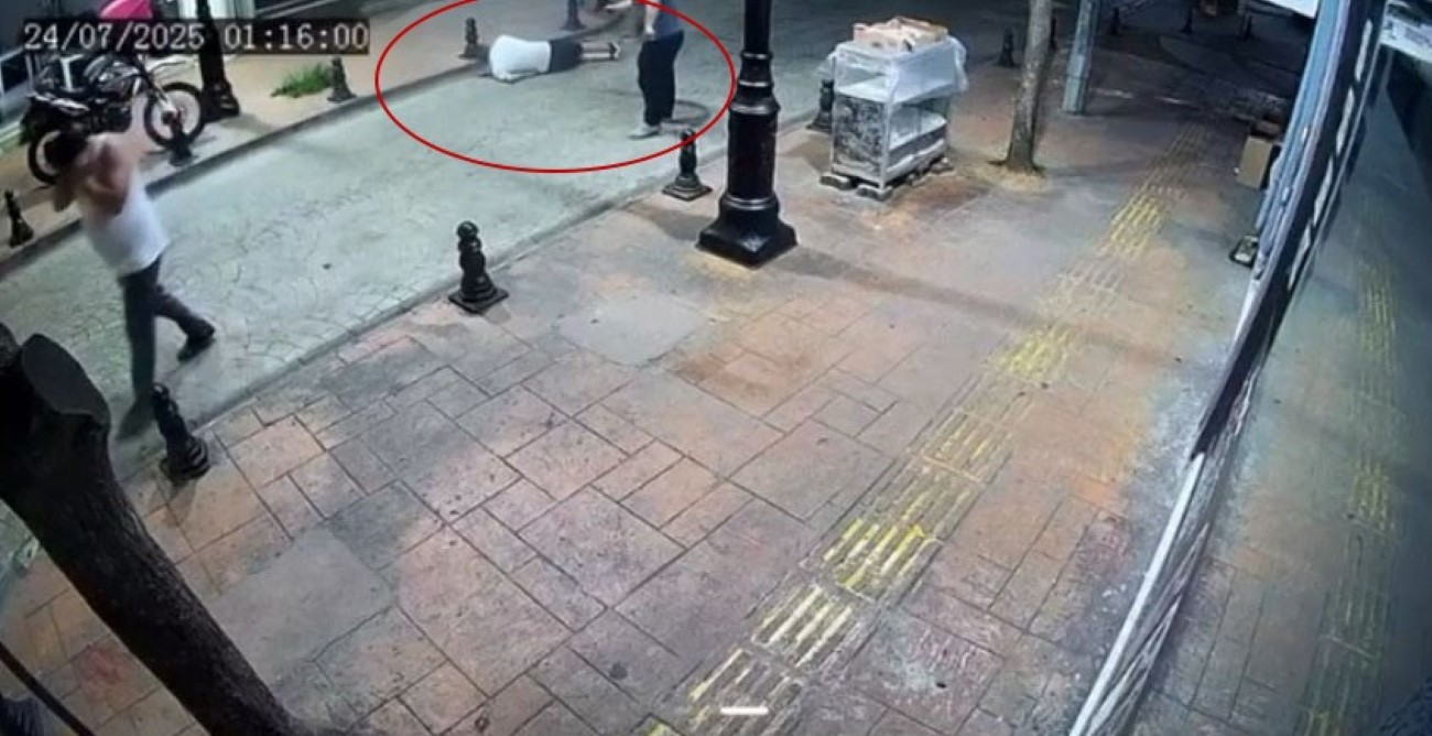 Giresun’un Bulancak ilçesinde, amcanın yeğenini öldürdüğü olaya ait güvenlik kamerası görüntüleri ortaya çıktı.