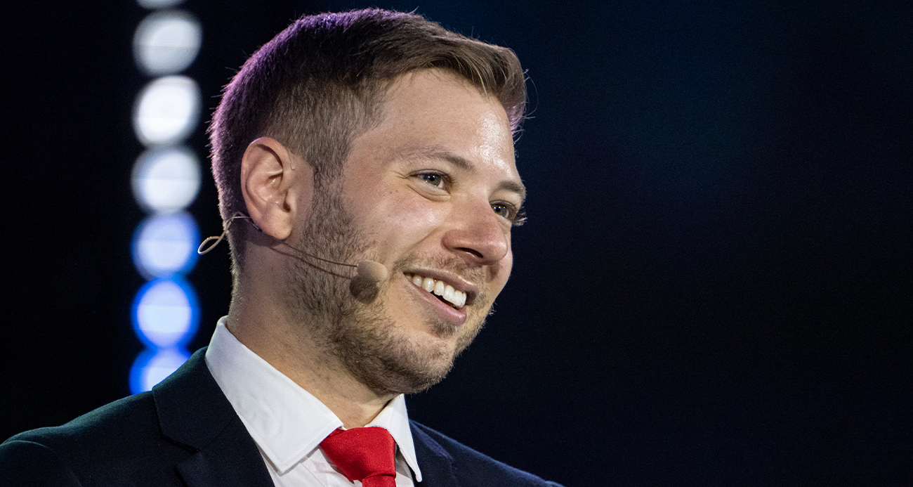 Netanyahu'nun oğlu Katar Emiri Al Thani ve annesini hedef aldı