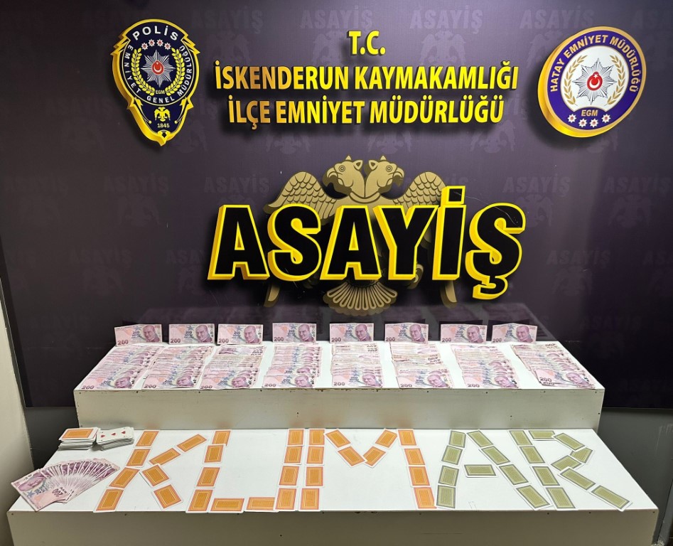 Kumar masasında yakalanan şahıs, ’kameraya çekme’ diyerek tepki gösterdi