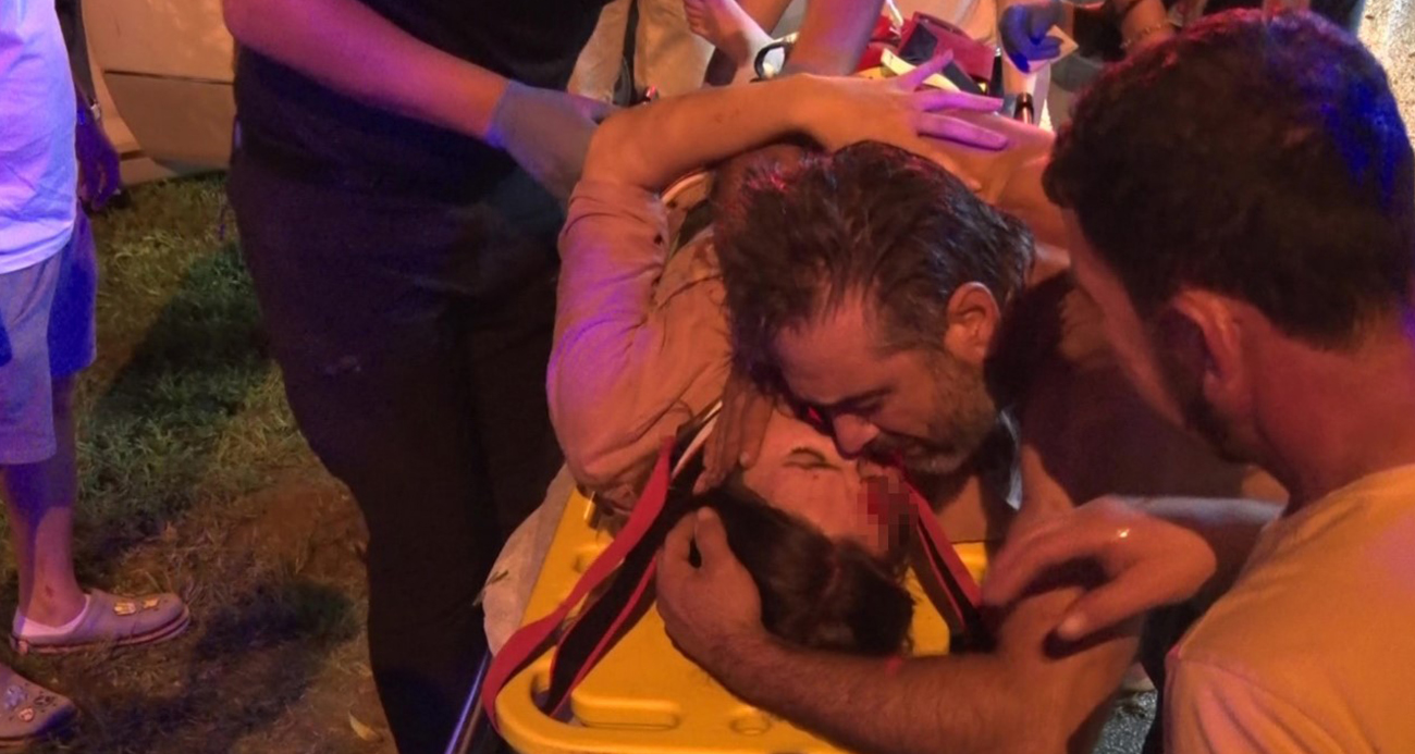 Kazada hurdaya dönen araçta çocukları sıkışan babanın çaresizliği