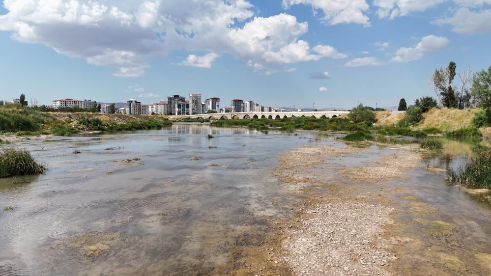 Türkiye’nin en uzun nehrinde kuraklık alarmı