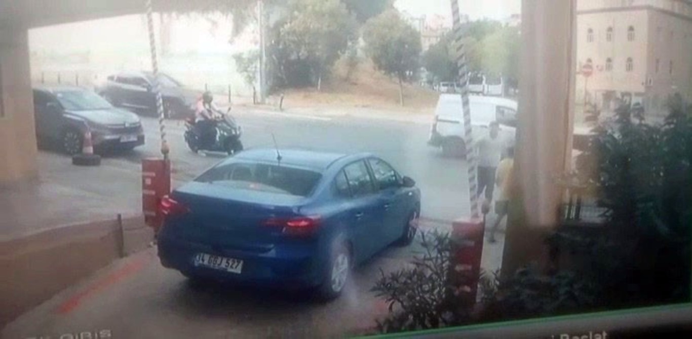 Pendik’te sokak ortasında kavga: Kadın bıçakla saldırdı