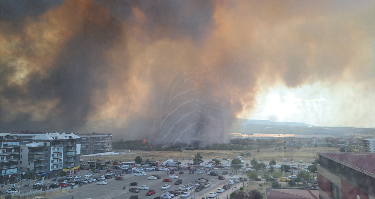 Çanakkale’de yangın sebebiyle boğaz trafiğe kapatıldı
