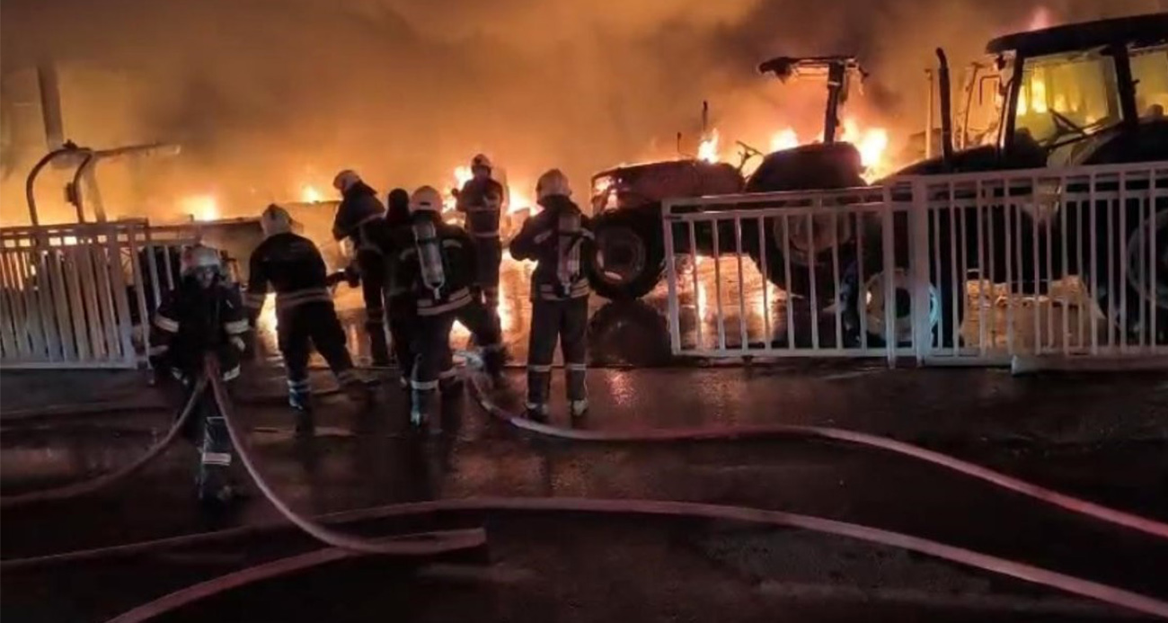 Diyarbakır'da gece yarısı alevlerle aydınlandı: 3 dükkan, 22 traktör yandı