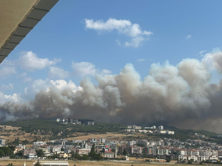 Çanakkale şehir merkezi dumanlara teslim oldu, sokaklar boşaltılıyor
