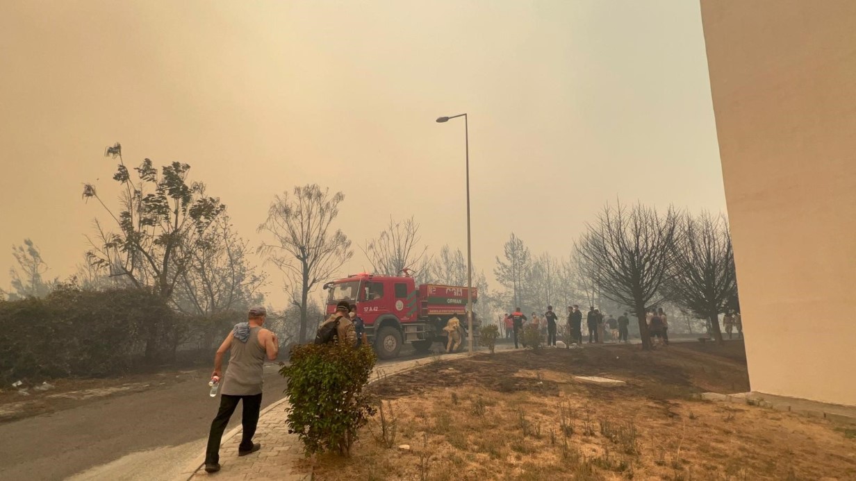 Çanakkale şehir merkezi dumanlara teslim oldu, sokaklar boşaltılıyor