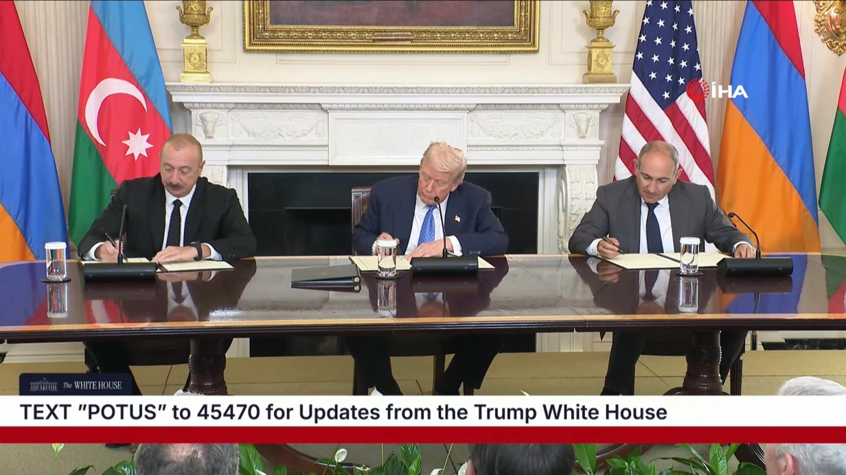Aliyev, Trump ve Paşinyan arasında üçlü mutabakat zaptı imzalandı
