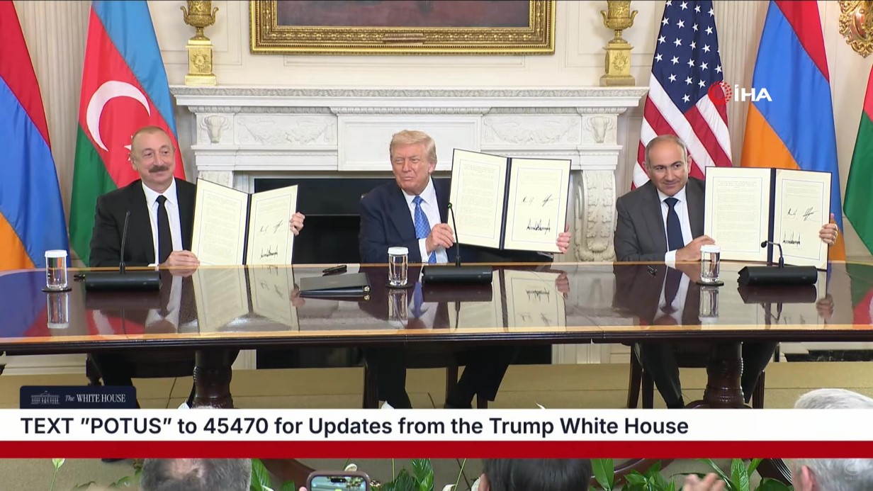 Aliyev, Trump ve Paşinyan arasında üçlü mutabakat zaptı imzalandı