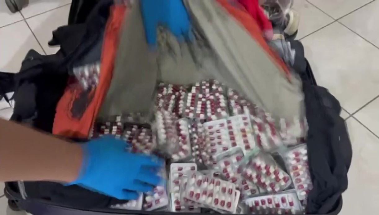 Bavulundan 5 bin 642 adet uyuşturucu hap çıktı: "Yıllık içeceğim" dedi