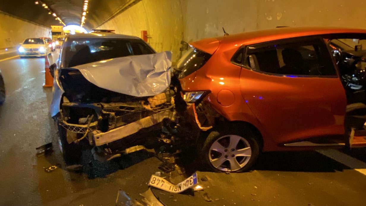 TEM Otoyolu’nda 7 araç kazaya karıştı: 5 yaralı