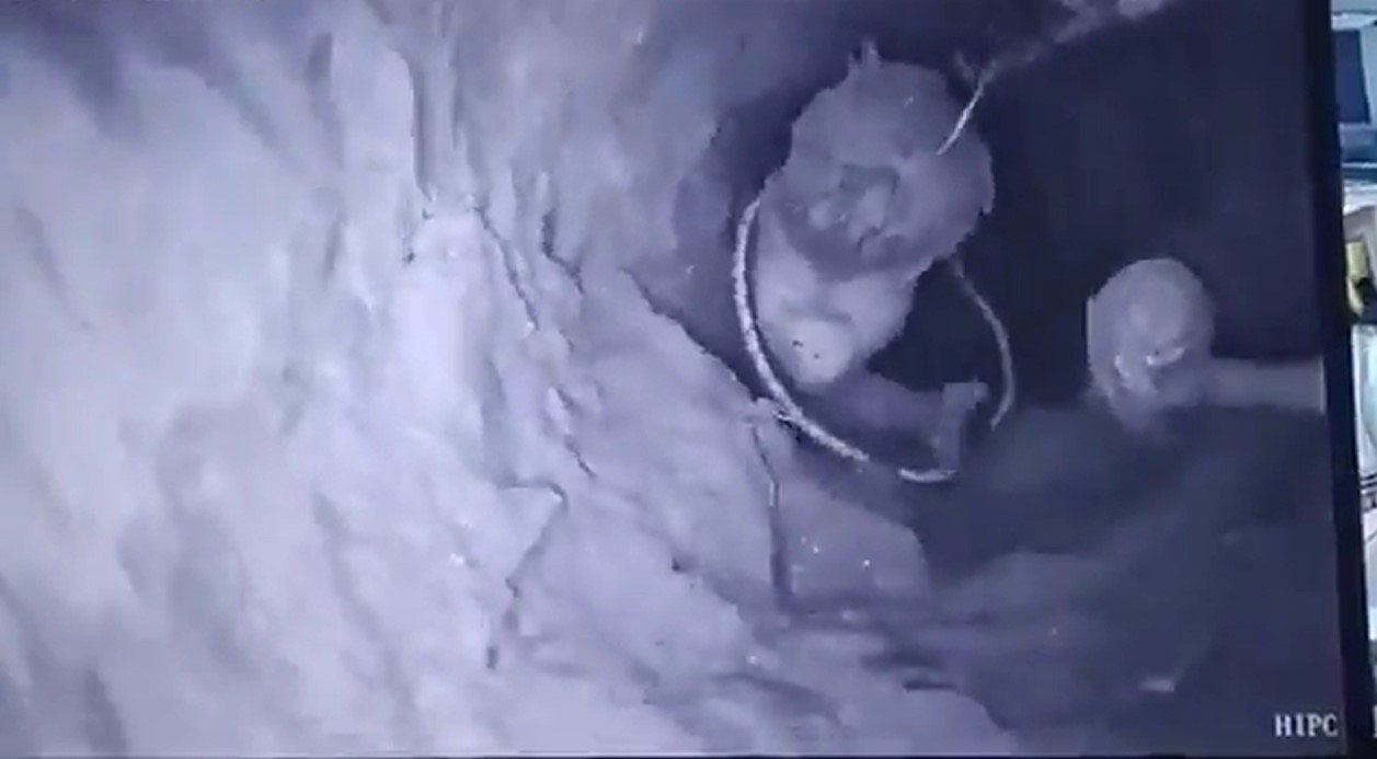 Suriye’de kuyuya düşen çocuk kurtarılarak tedavi için Şanlıurfa’ya getirildi