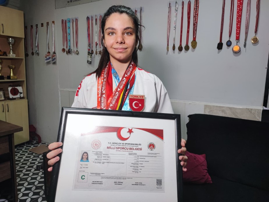 14 yaşında 150’den fazla madalyası var