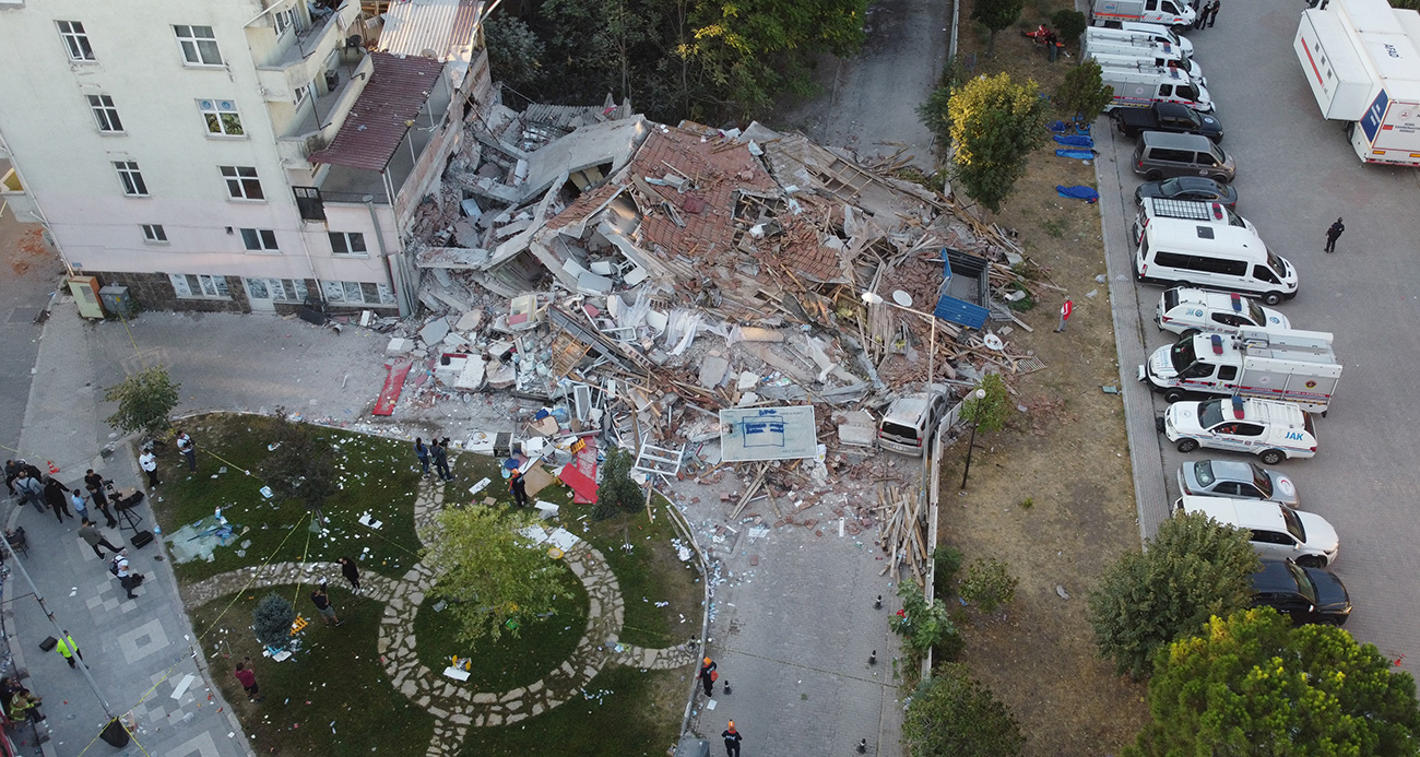 Bakan Tunç: "Sındırgı’da depremde yıkılan, bina sahibi ve müteahhidi gözaltına alınmıştır"