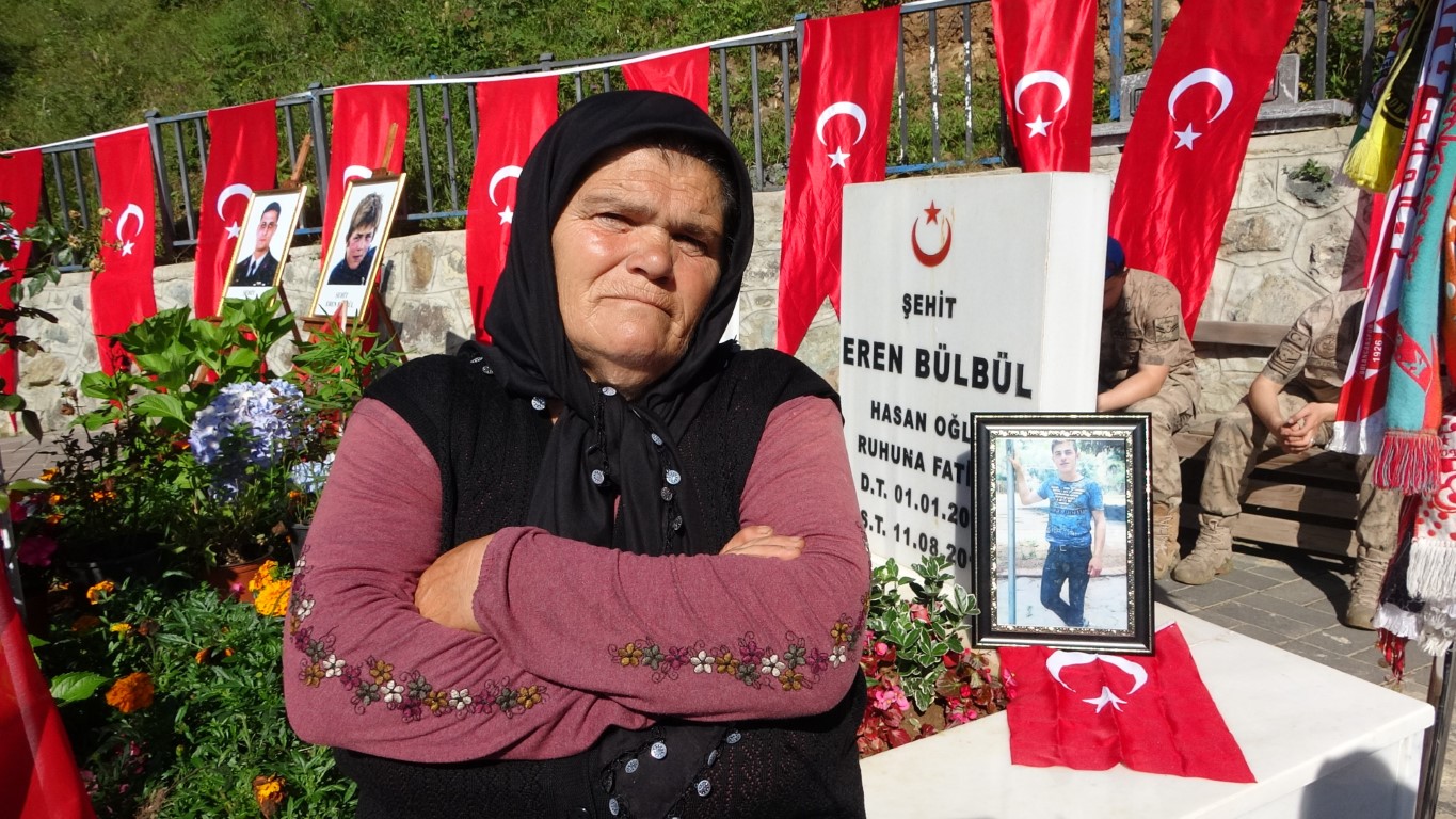 Şehit Eren Bülbül, şehadetinin 8. yılında mezarı başında anıldı