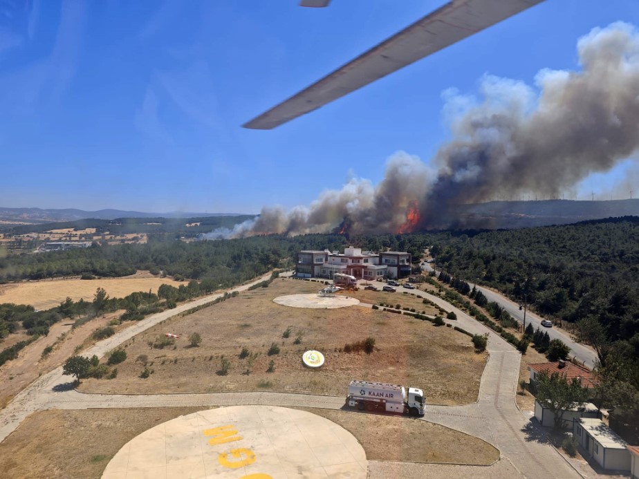Çanakkale’de tarım arazisinde başlayan yangın ormanlık alana sıçradı
