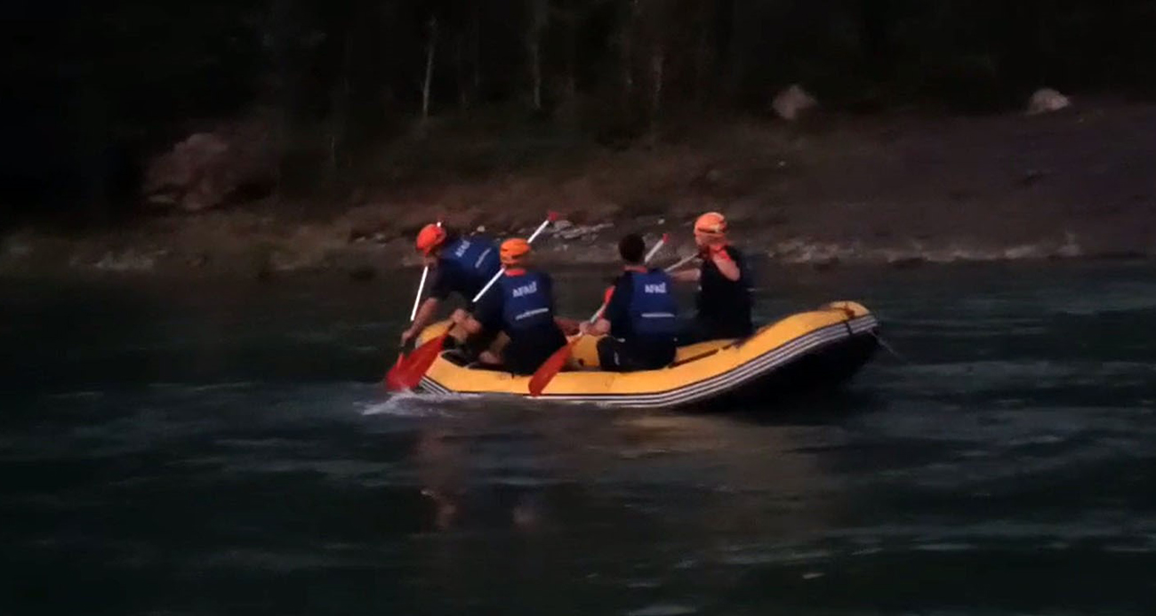 Harşit Çayı’nda balık tutan 2 genç mahsur kaldı