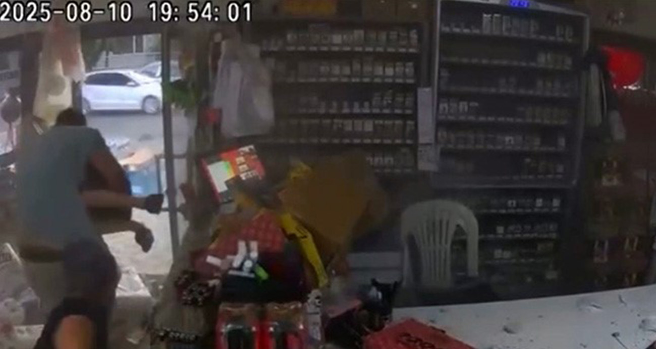 Sındırgı’da deprem anı market kamerasına yansıdı