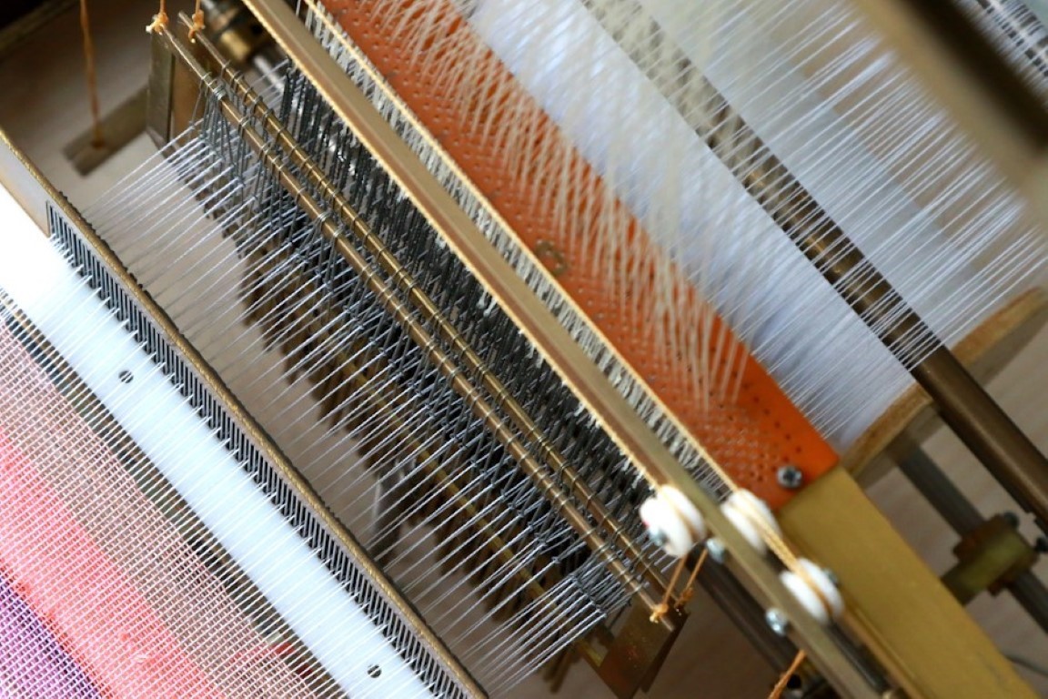 Küçük atölyesinde minyatür dokuma tezgahları yapıyor: Dünyadaki tek koleksiyonu oluşturdu