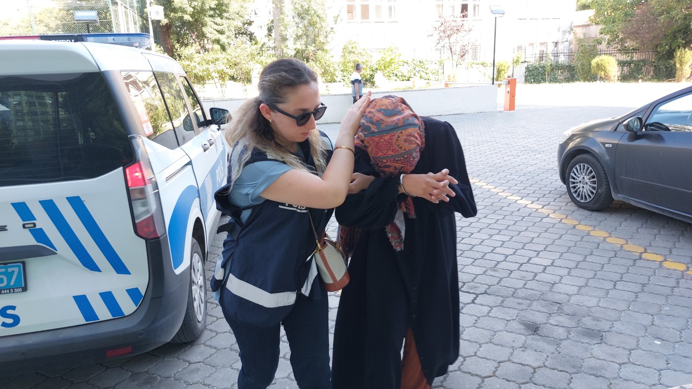 Komşusunun anahtarını kopyalayıp 1,7 milyon liralık altın çaldı, sıfır araç aldı