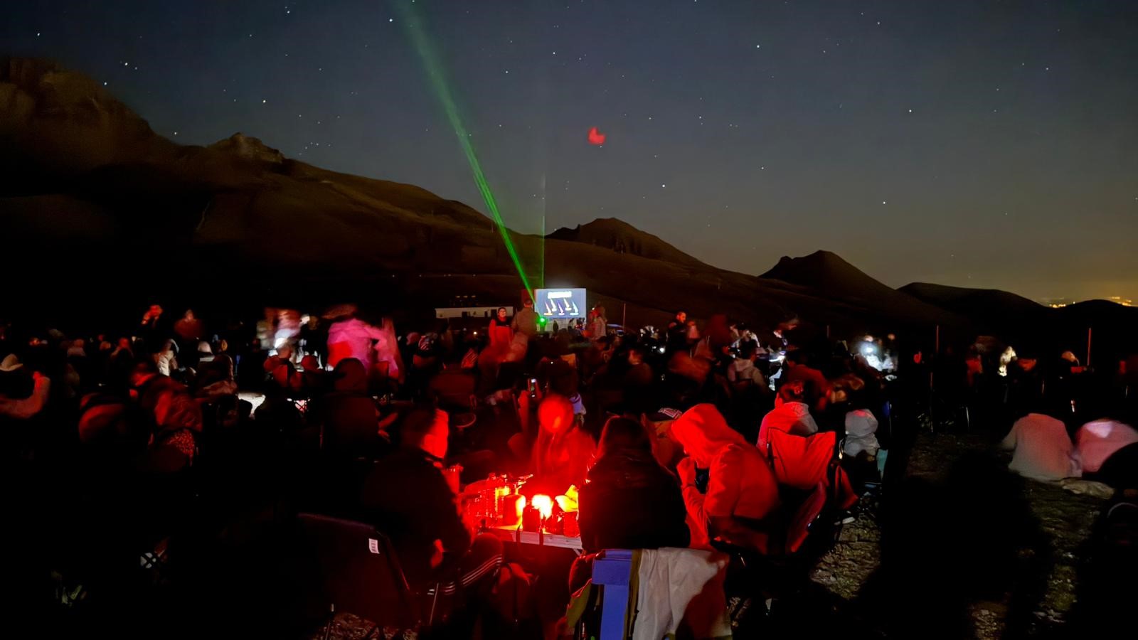 Gökyüzü tutkunları, meteor yağmurunu Kayseri’nin zirvesinde izledi