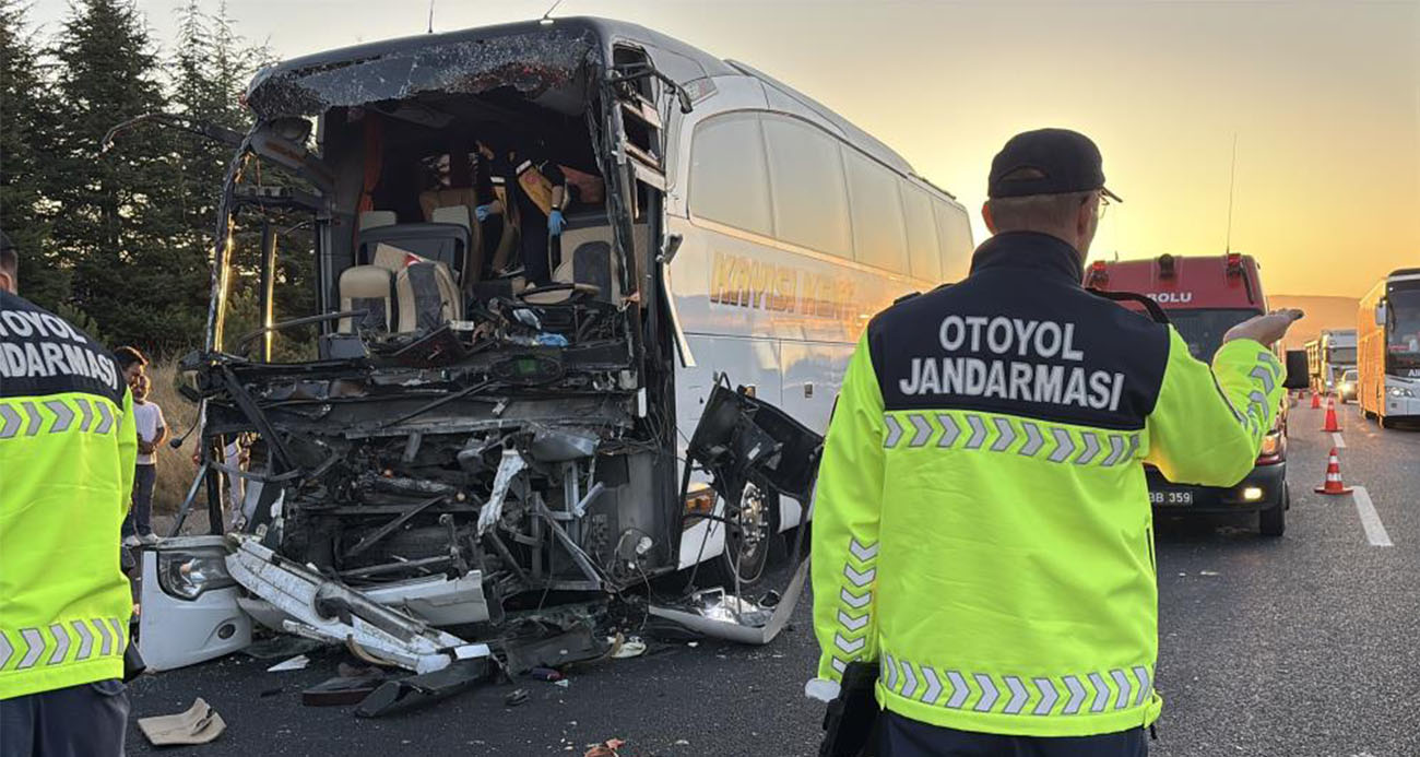 TEM’de yolcu otobüsü ile soğan yüklü kamyon çarpıştı: 1 ölü, 10 yaralı