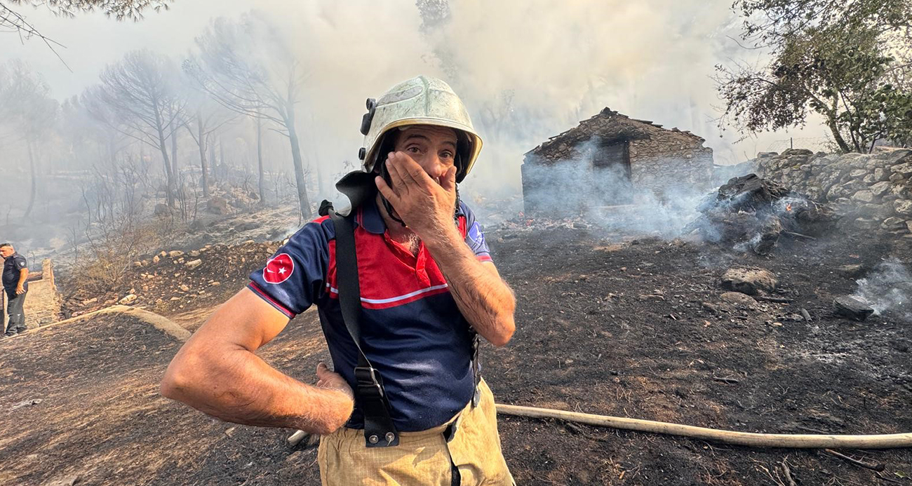 Bergama’da orman yangını: Alevler evlere sıçradı