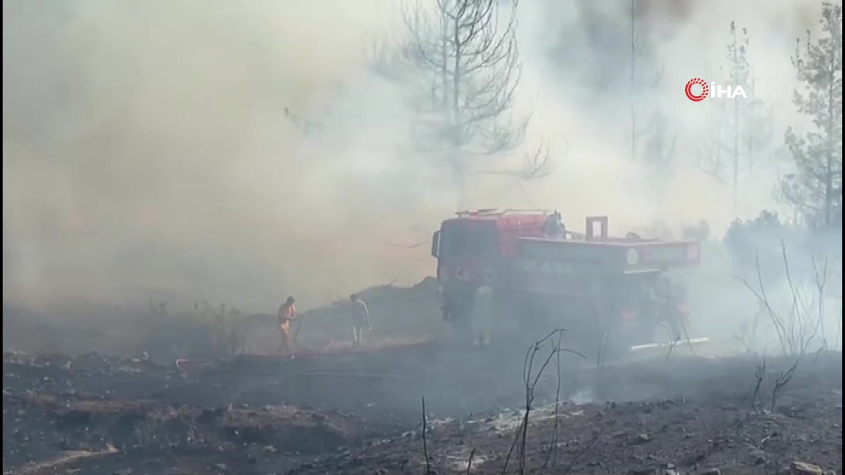 Orman yangınında ters aleve maruz kalan orman işçilerinin o anları kamerada