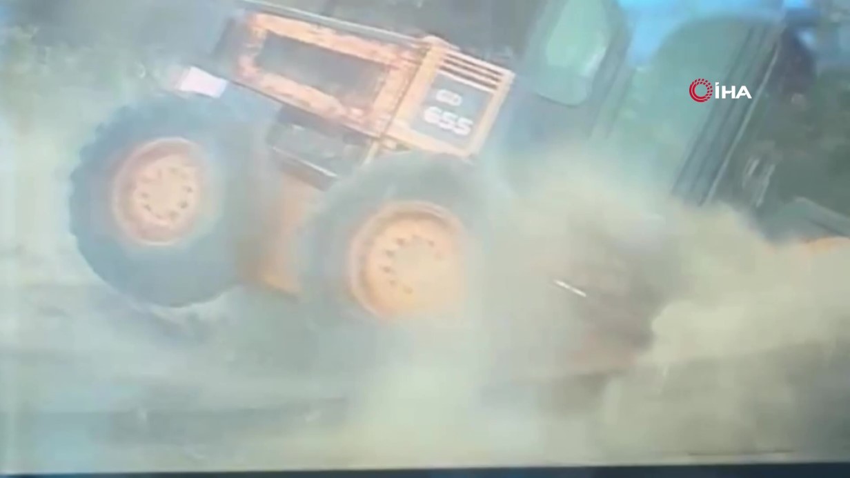 Ordu’da freni patlayan iş makinası uçuruma yuvalandı: O anlar kamerada