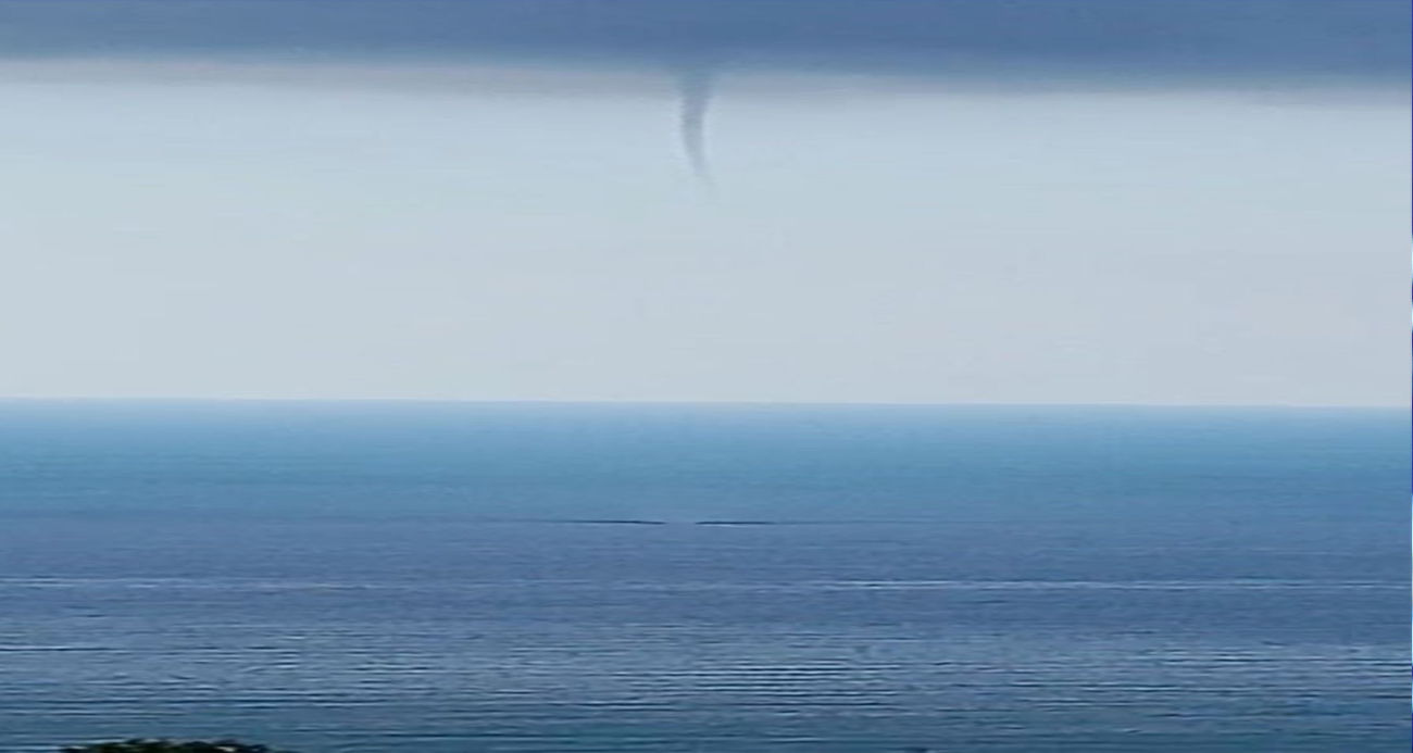 Denizdeki hortumu cep telefonları ile kaydettiler