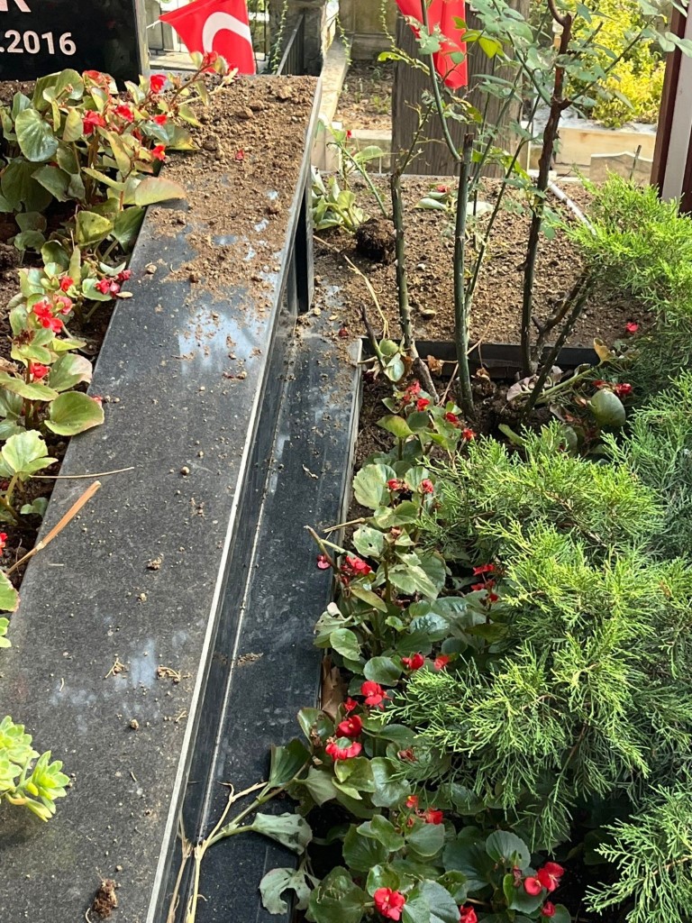 Sarıyer’de 15 Temmuz şehidinin mezarına zarar veren şüpheli yakalandı