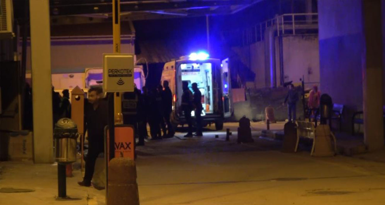 İzinsiz tezgah tartışması kanlı bitti: 2 zabıta memuru yaralandı