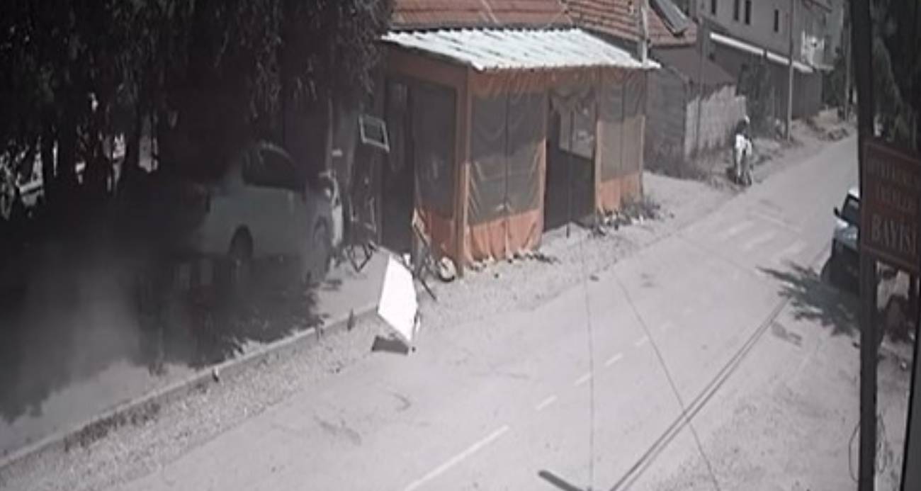 Isparta’da otomobil kıraathaneye daldı: 1 ölü, 1 yaralı