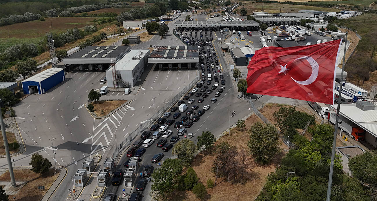 Gurbetçiler dönüş yolunda: Hasret ve hüzün Kapıkule’de