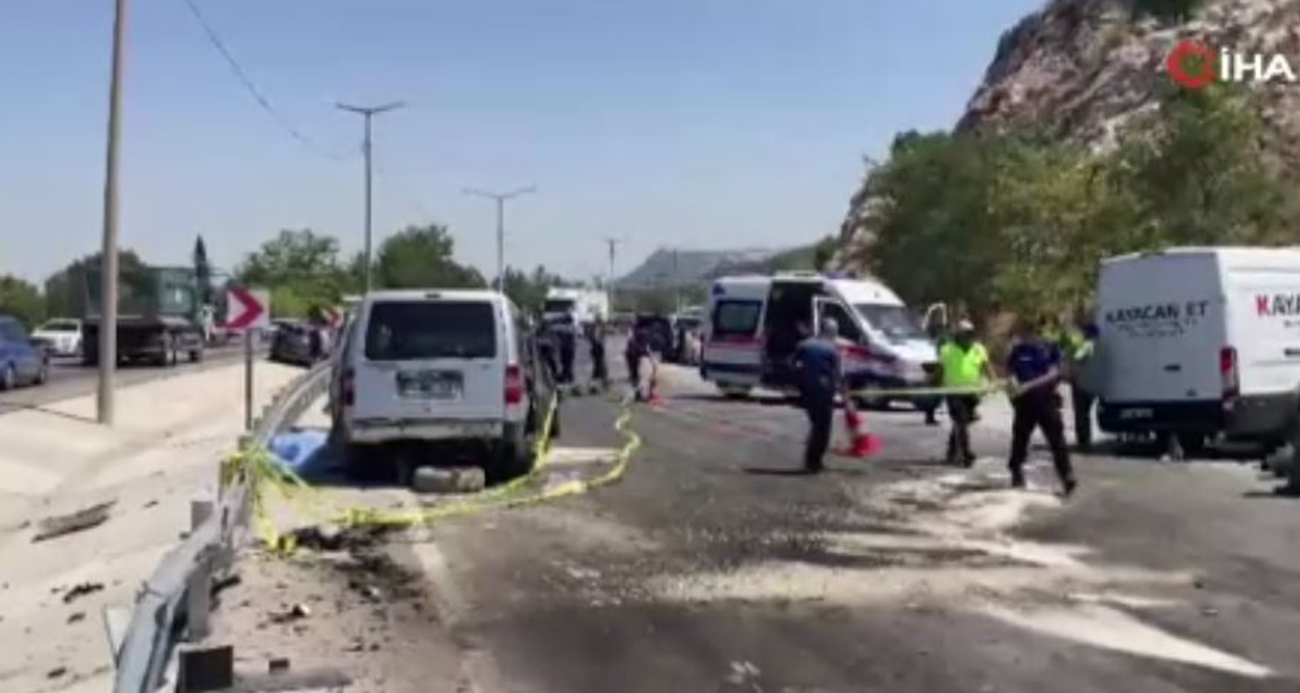 Yol çalışması nedeniyle tek şeride düşen yolda feci kaza:1 ölü 6 yaralı