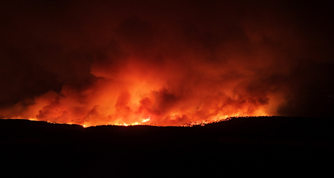 Çanakkale’de alevler geceyi aydınlattı, o anlar dronla görüntülendi