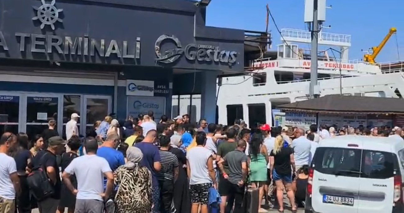 Fırtına gemi seferlerini iptal ettirdi: Erdek’te uzun kuyruklar oluştu