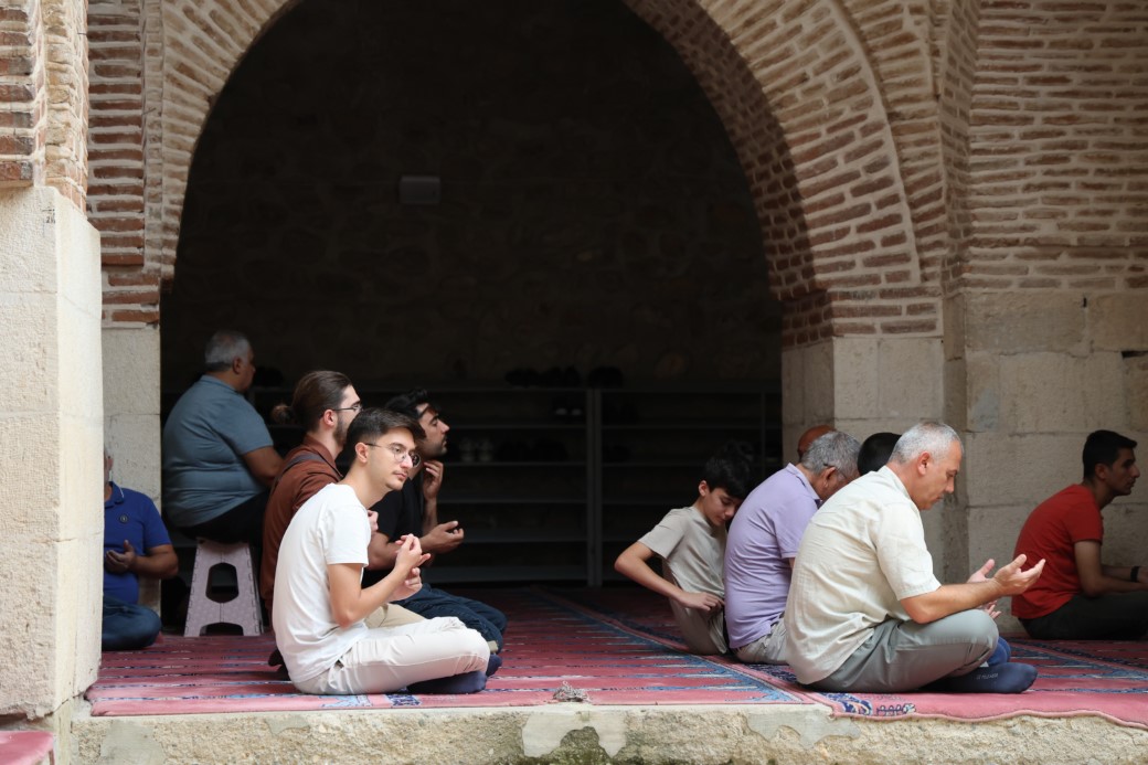 4 bin yıllık Harput’a gelenler, Pisa’dan daha eğri minareyi görünce şaşırıyor