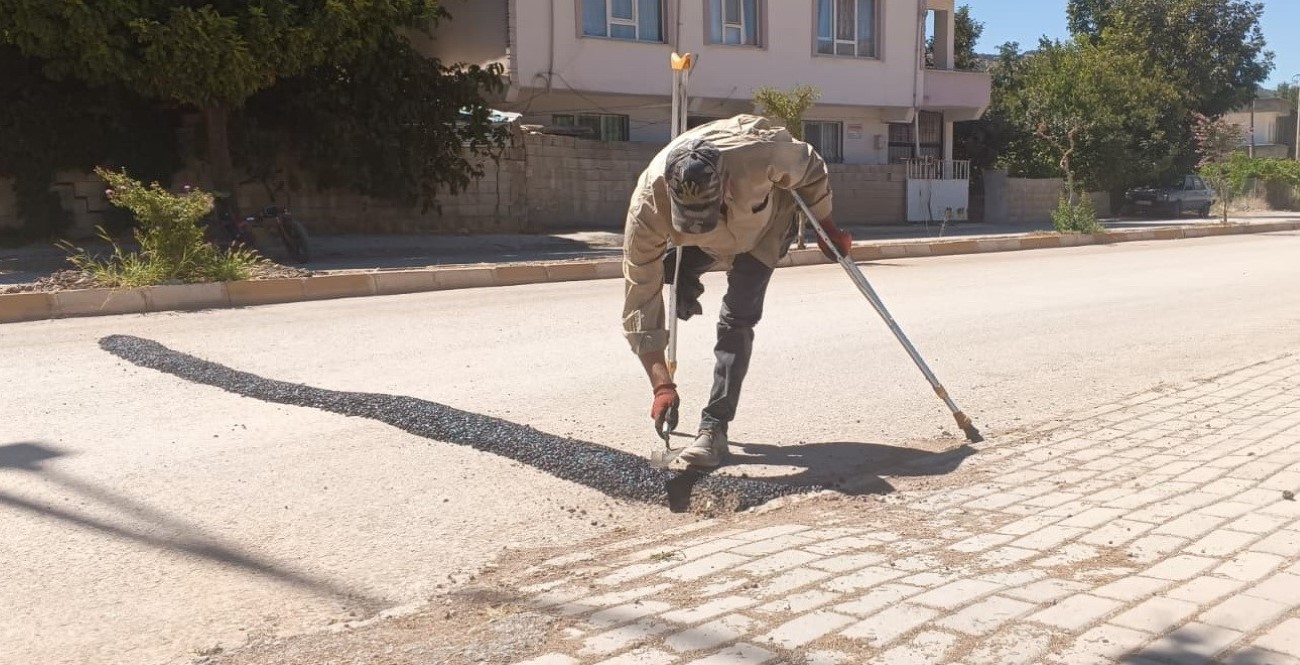 CHP’li belediyenin yapamadığını bedensel engelli muhtar yaptı
