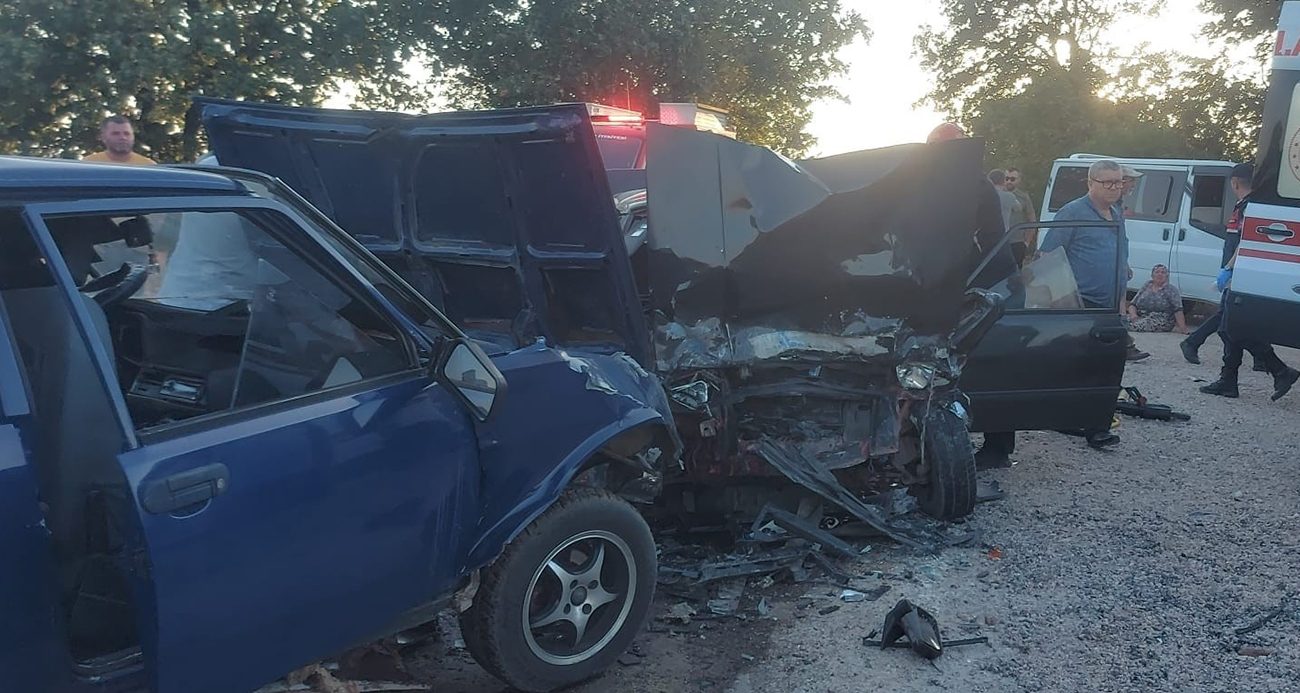 Kafa kafaya çarpıştılar: 1 ölü, 3 ağır yaralı