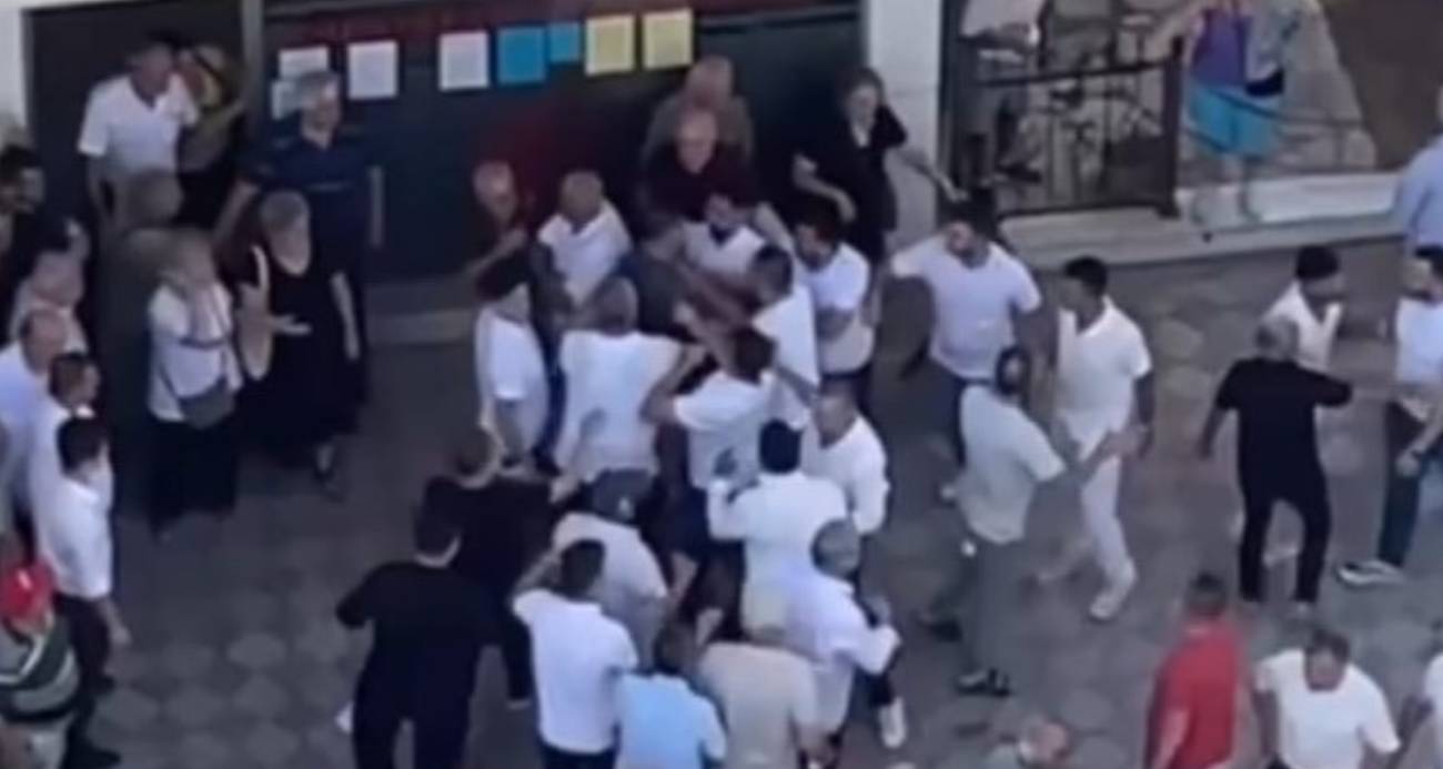 CHP Atakum delege seçimlerinde yumruklar havada uçuştu, profesör yüzüne tekme yedi