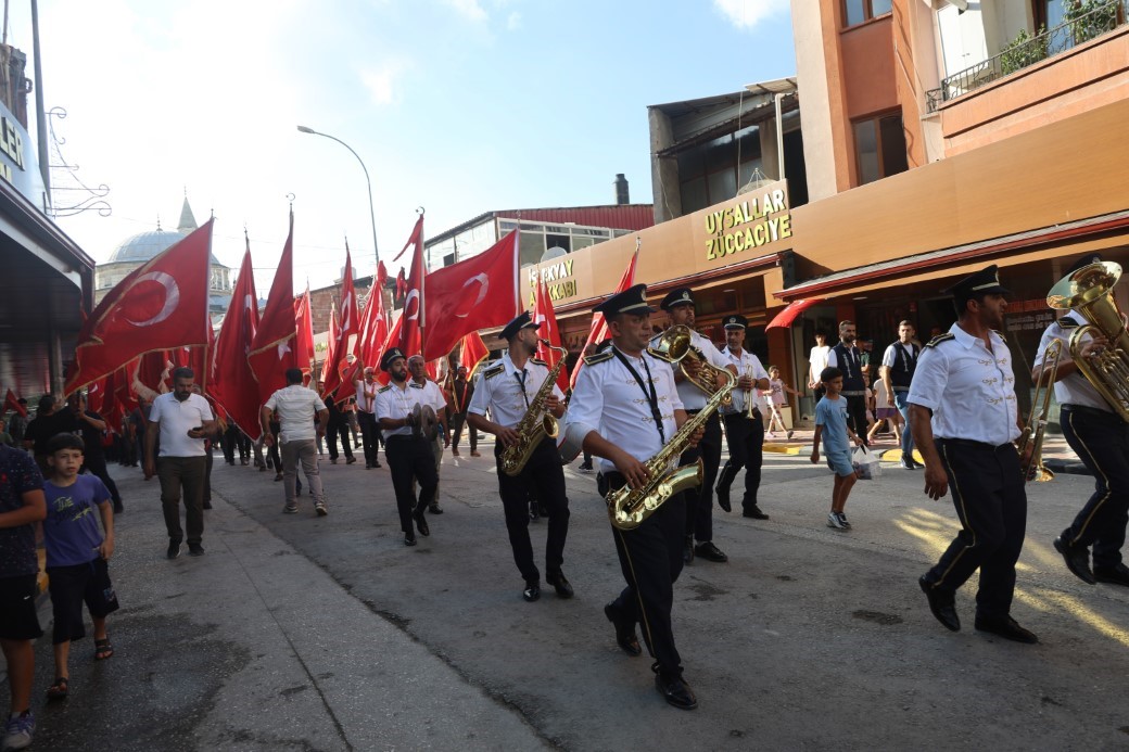 Ödülü alabilmek için 3 dakikada 1 kilo 100 gram lokum yemeyi başardı