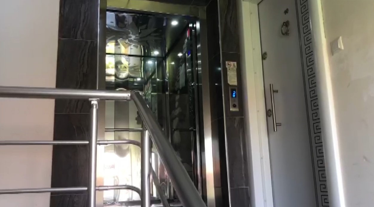 Yılların asansör sorunu yaşlı çifti evde hapis hayatı yaşatıyor