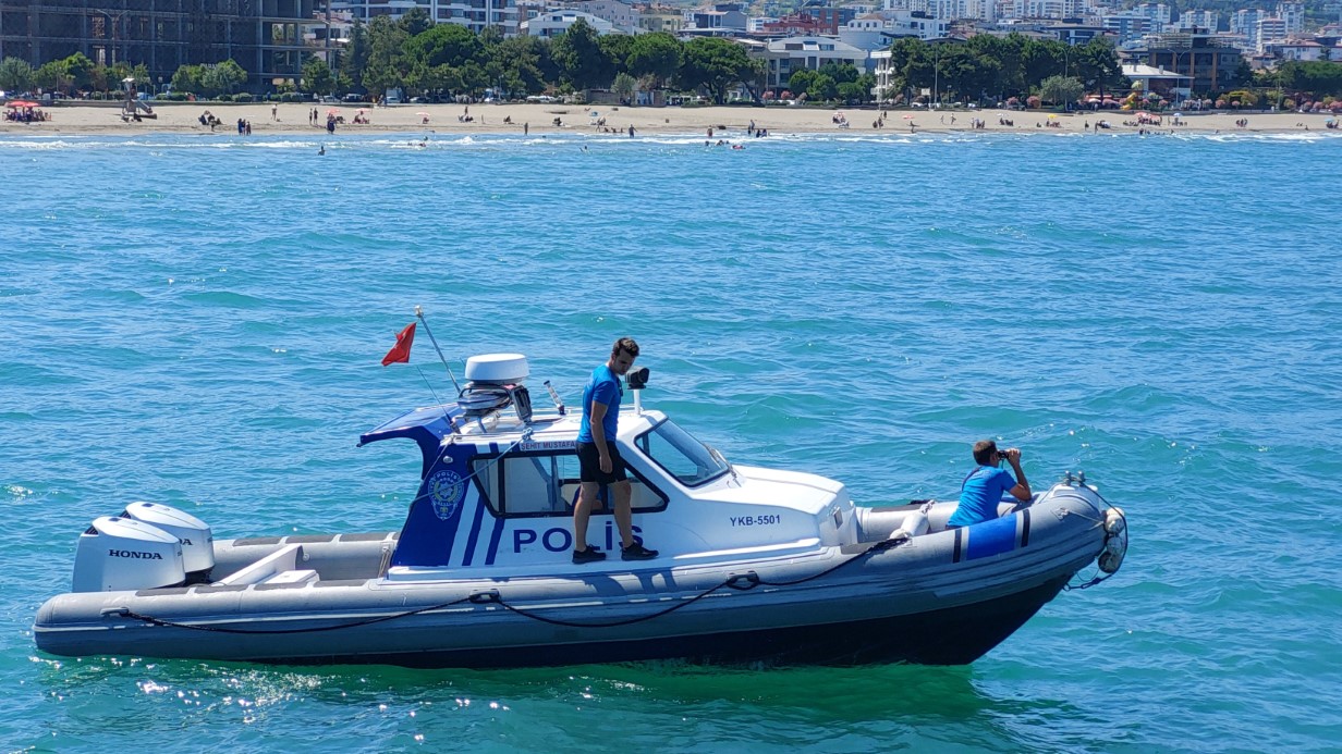 Yüzmek için Samsun’a gelen gençlerden biri boğuldu, diğeri kayıp