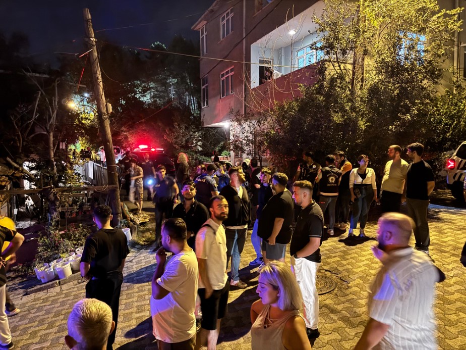 Ümraniye’de sokak ortasında vahşet: Satırla boğazı kesilerek öldürüldü