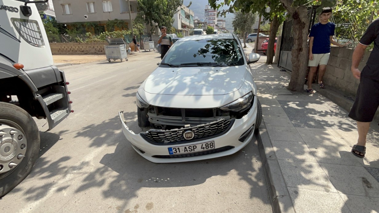 Freni boşalan arazöz ortalığı savaş alanına çevirdi: O anlar kamerada
