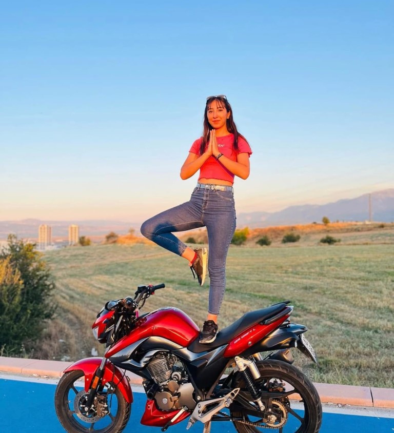 Motosiklet tutkunu genç kız kazada hayatını kaybetti