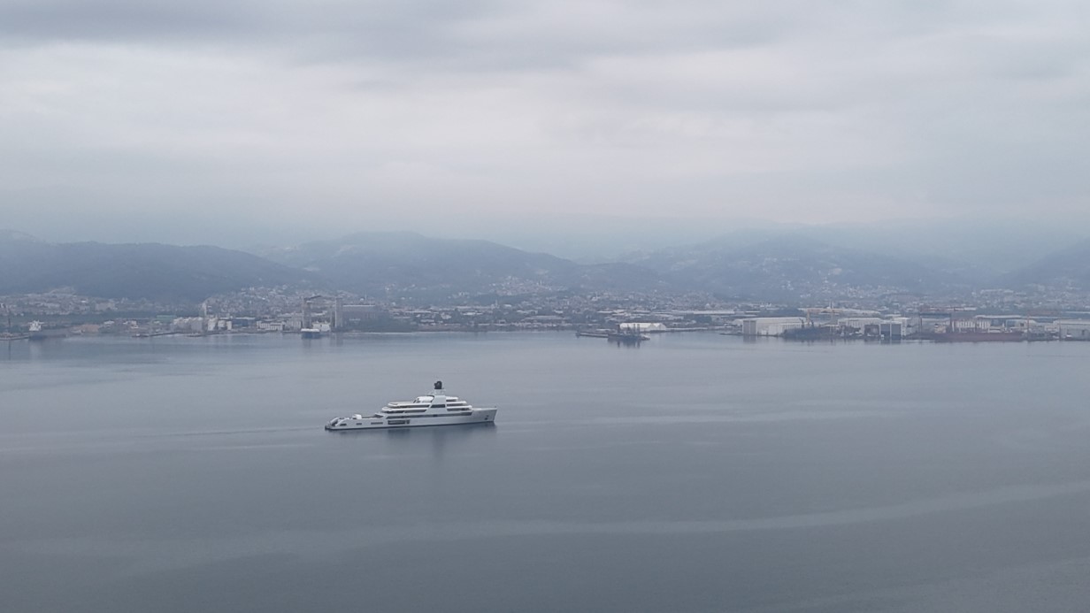 Dünyanın en büyükleri arasında, İzmit Körfezi’ne demir attı
