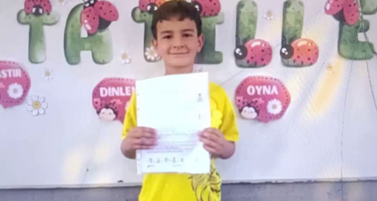 Mermer yüklü kamyon devrildi, sürücünün 7 yaşındaki oğlu hayatını kaybetti