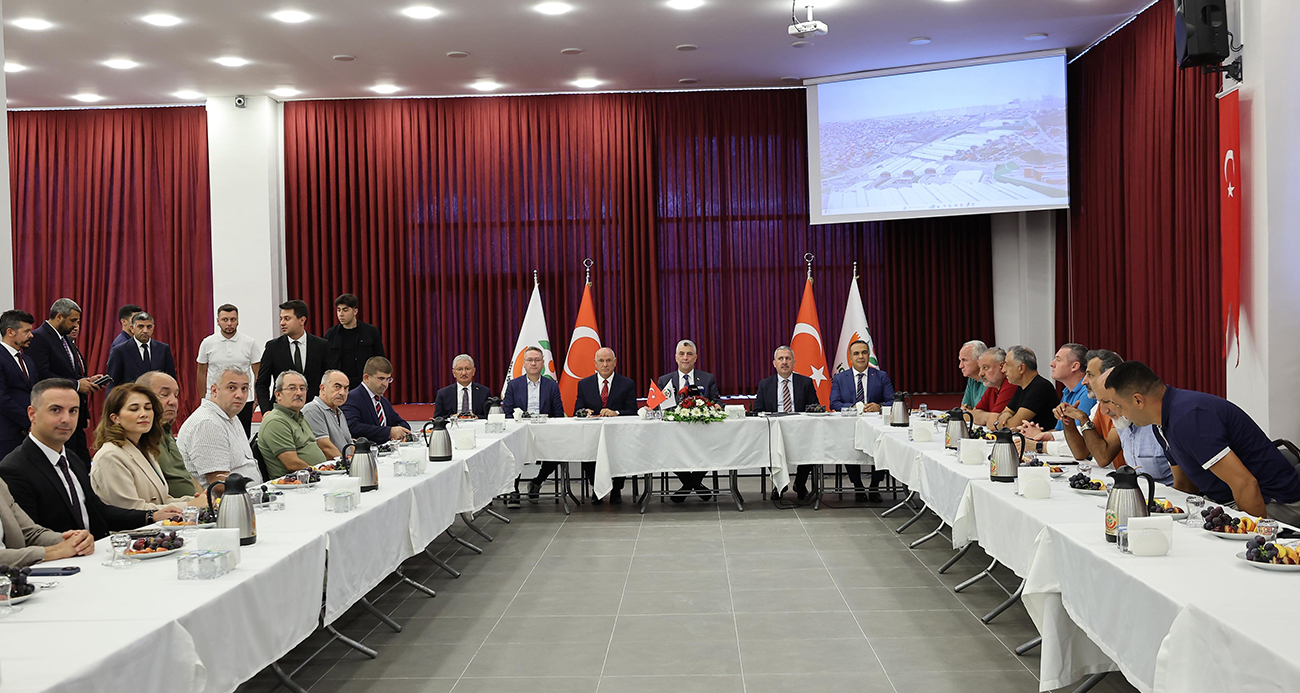 Ticaret Bakanı Ömer Bolat, gıda toptancıları ile bir araya geldi