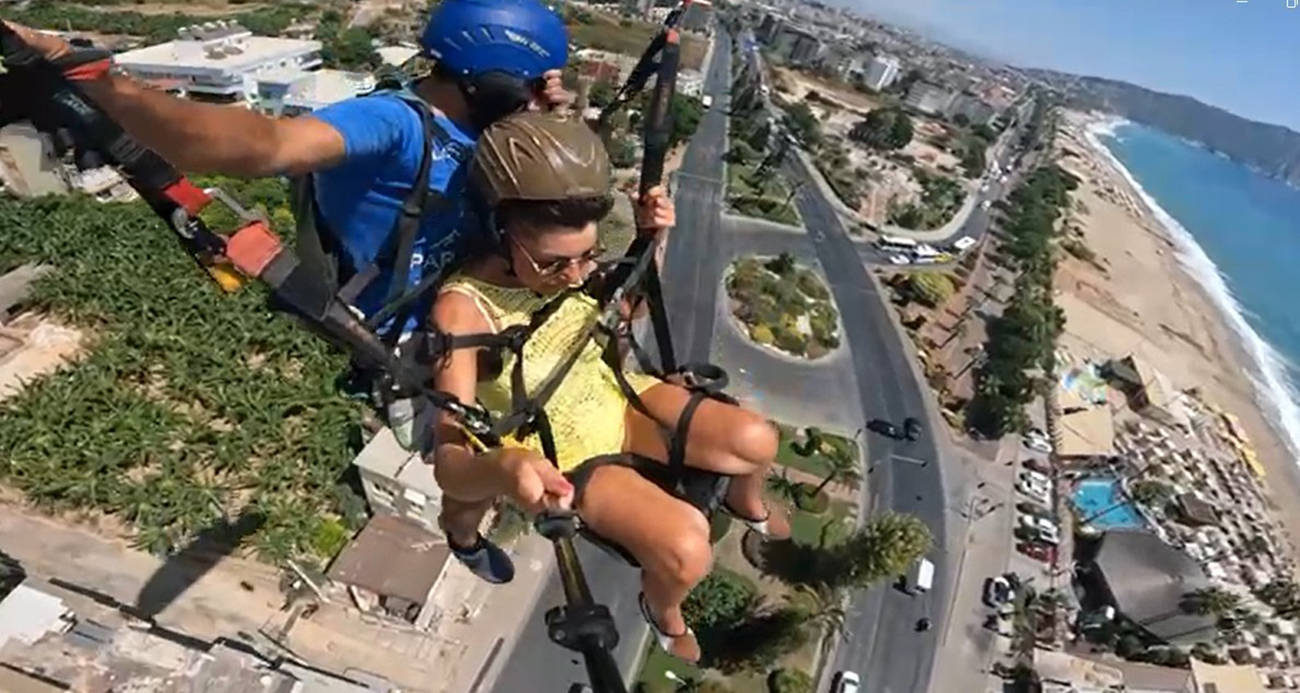 Trafik kazası yamaç paraşütü kamerasında